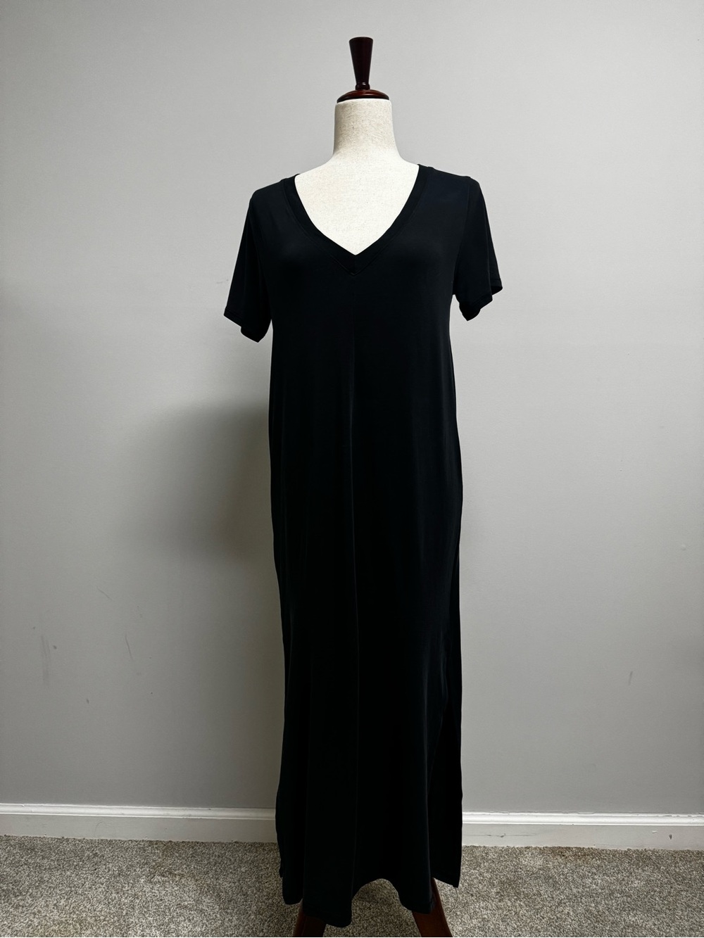 Lulu's Black V-Neck Short Sleeve Maxi Dress